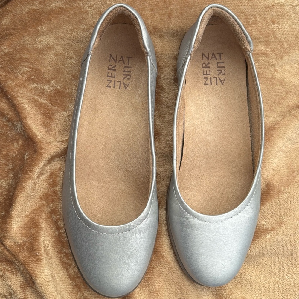 Naturalizer Flats - leather - Silver / size 7 - used